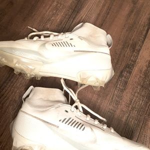 Mens Nike Vapor football  cleats. Excellent used condition.